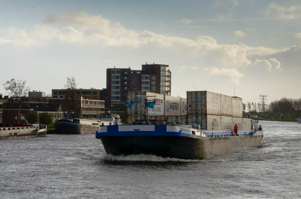 Container barge