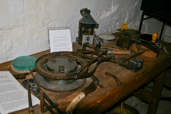 Herschel's Mirror Grinding Apparatus