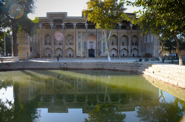 Bolo-Khauz Mosque