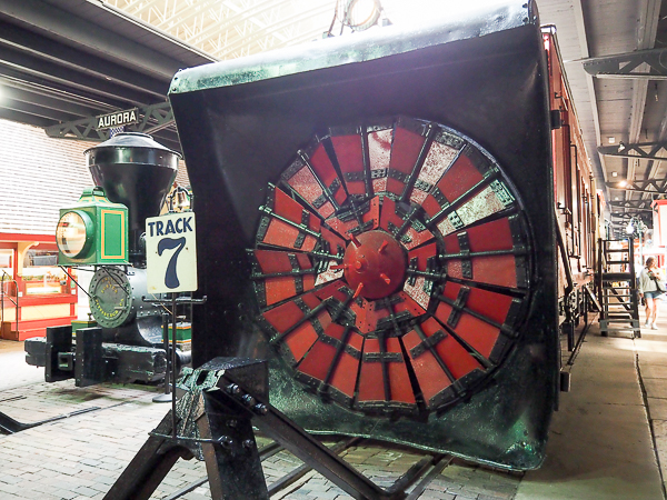 Rail line snowplow
