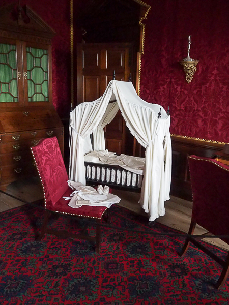 Presentation cradle